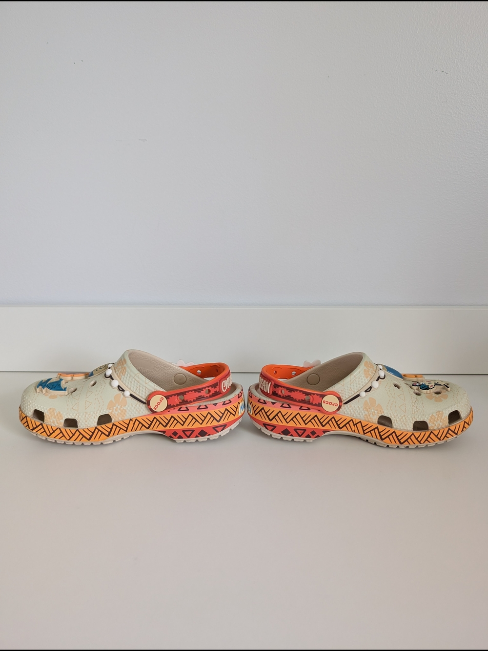 Disney Moana Kids Crocs Cream & Orange with Jibbet Charms Size 13 - Picture 3 of 8